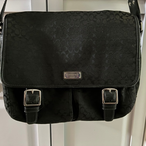 COACH AUTHENTIC WOMANS SHOULDER BAG - Picture 1 of 16